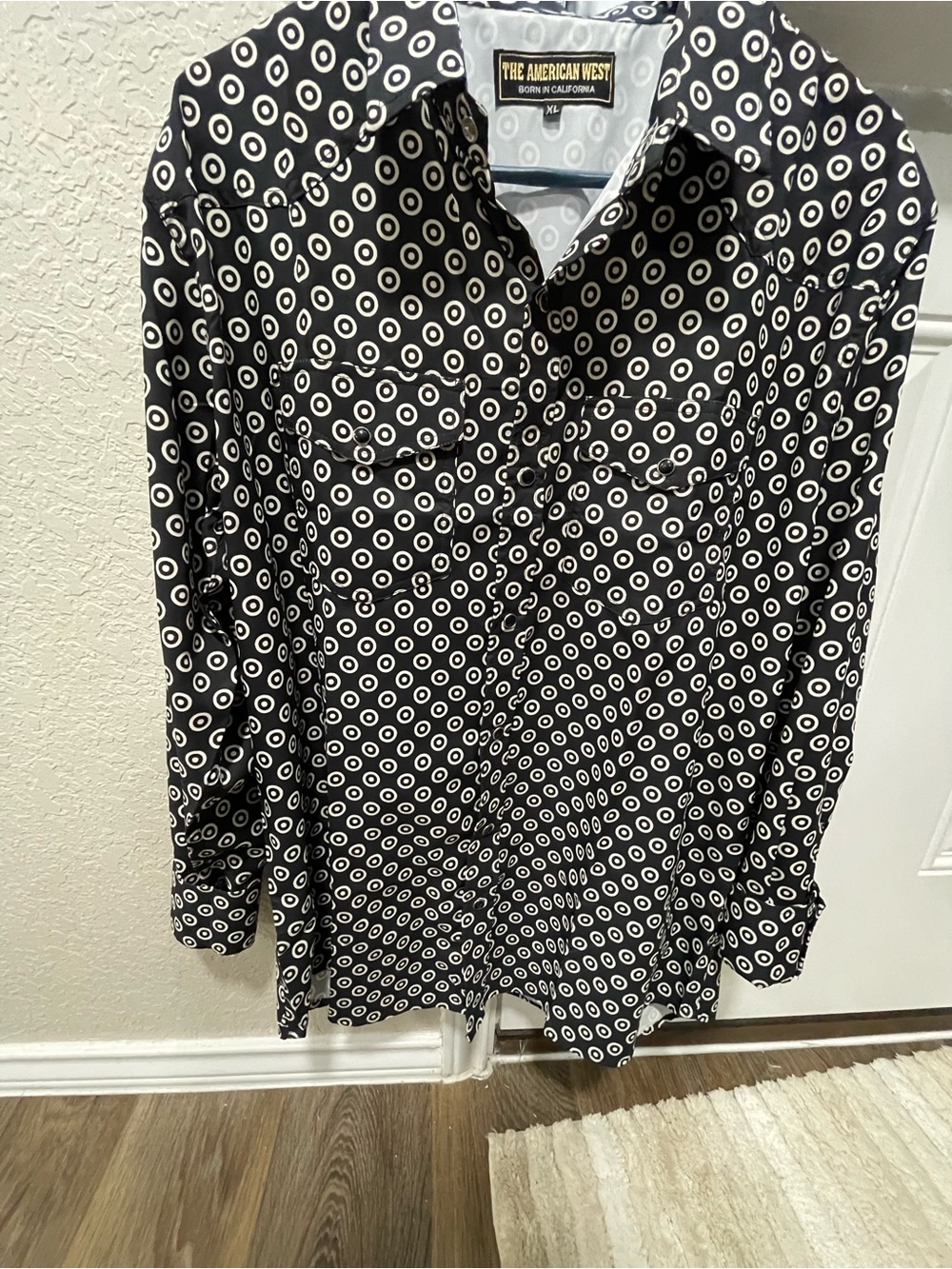 American West Black and White Circular Print Button-Down Shirt
